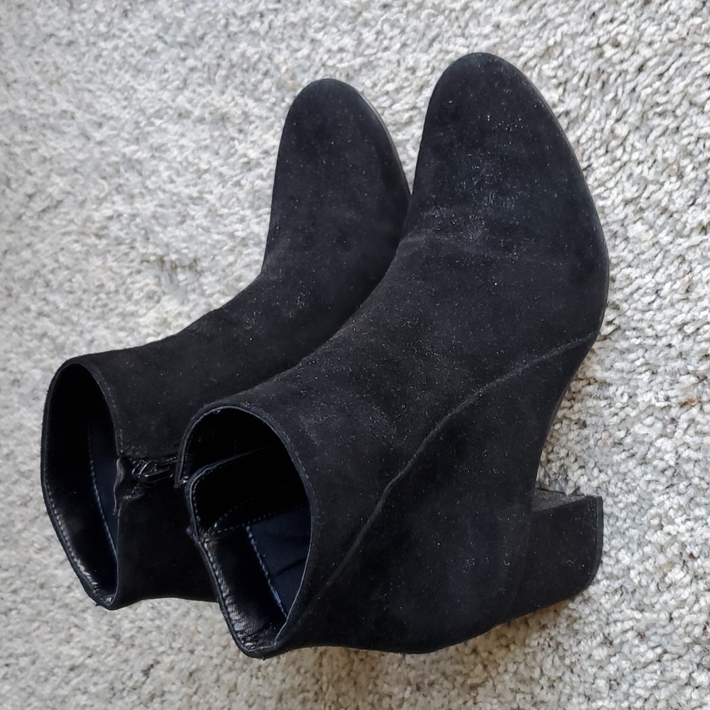 NC Floriann Block-Heel Ankle Suede Booties in Black Size 7.5